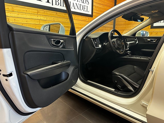 Volvo V60 14 of 25