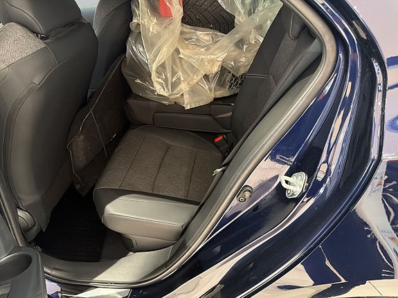Toyota Corolla 7 of 14
