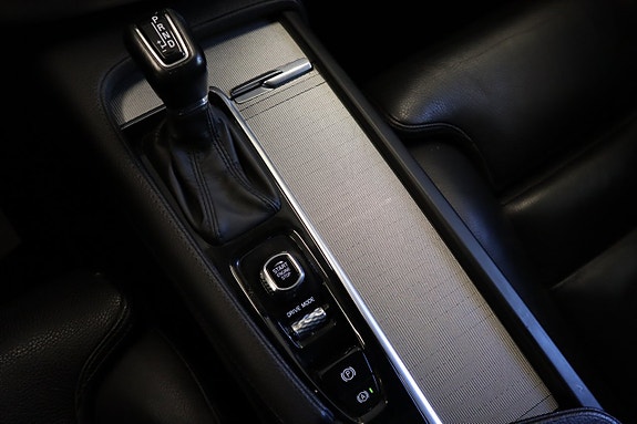 Volvo XC90 10 of 30