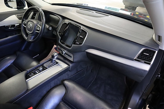 Volvo XC90 6 of 30
