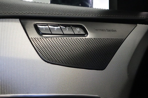 Volvo XC90 18 of 30