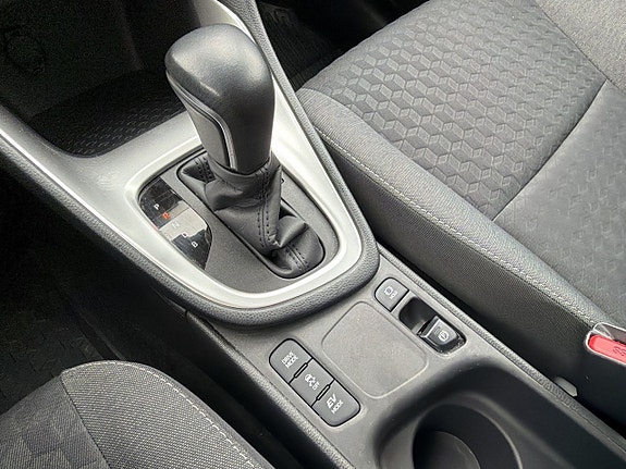 Toyota Yaris 25 of 25