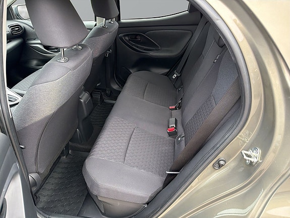Toyota Yaris 9 of 25