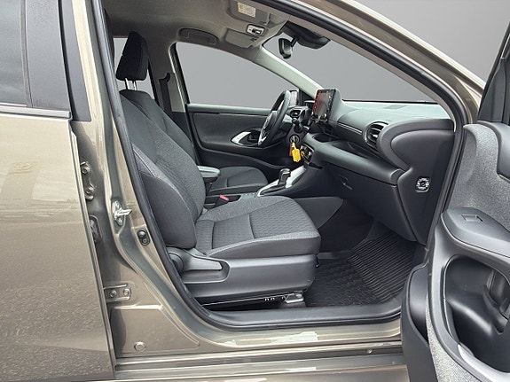 Toyota Yaris 8 of 25