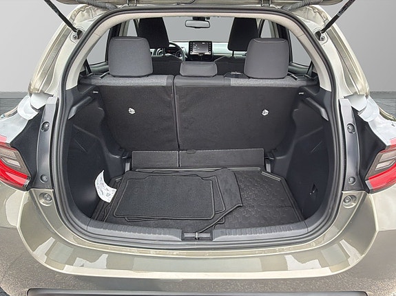 Toyota Yaris 12 of 25