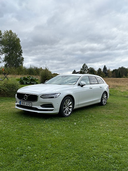 Volvo V90 2 of 6
