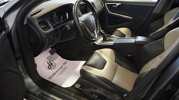 Volvo V60 Cross Country 11 of 24