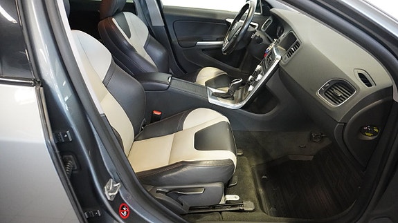 Volvo V60 Cross Country 14 of 24