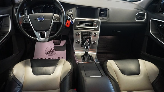 Volvo V60 Cross Country 12 of 24