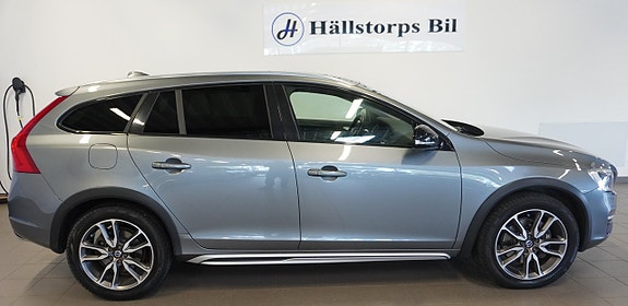 Volvo V60 Cross Country 2 of 24