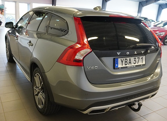Volvo V60 Cross Country 4 of 24