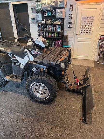 Polaris Sportsman 800 Med vinsch fram och bak samt plogpaket 4 of 6