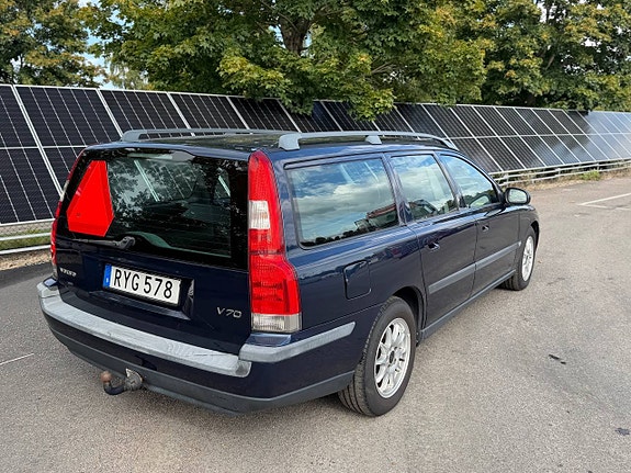 Volvo V70 4 of 5