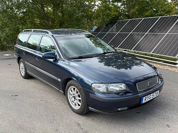 Volvo V70 3 of 5