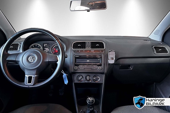 Volkswagen Polo 23 of 27