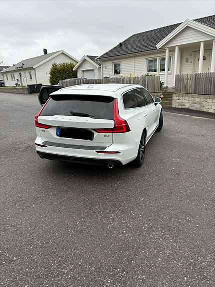 Volvo V60 2 of 6