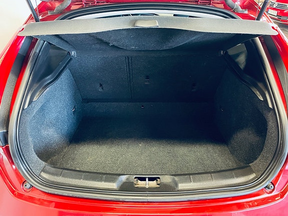 Volvo V40 13 of 13