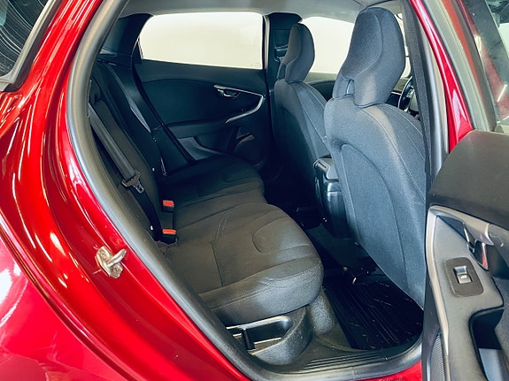 Volvo V40 11 of 13