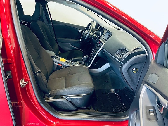 Volvo V40 9 of 13