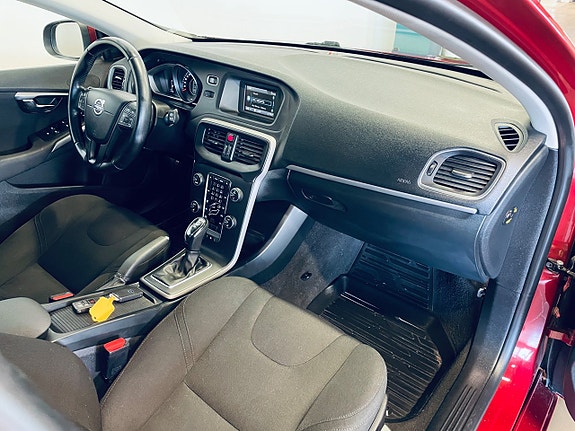 Volvo V40 7 of 13