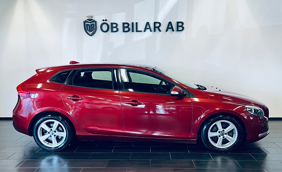 Volvo V40 2 of 13