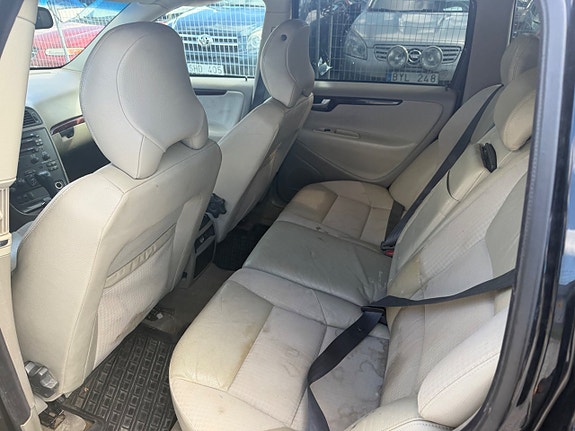 Volvo V70 12 of 17