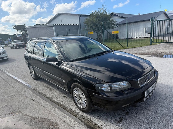 Volvo V70 2 of 17