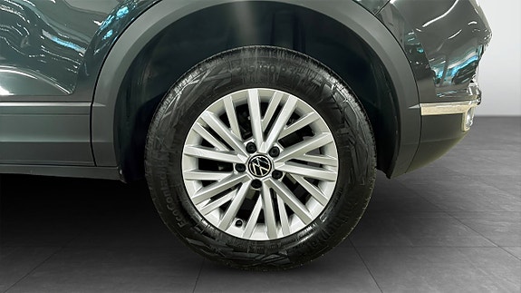 Volkswagen T-Roc 6 of 12