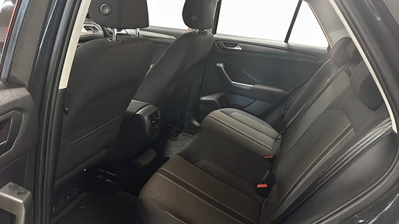 Volkswagen T-Roc 11 of 12