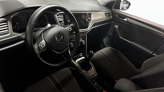 Volkswagen T-Roc 7 of 12