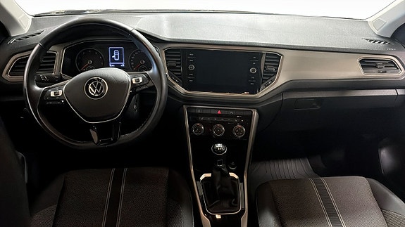 Volkswagen T-Roc 10 of 12
