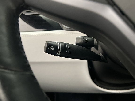 Tesla Model X 23 of 30