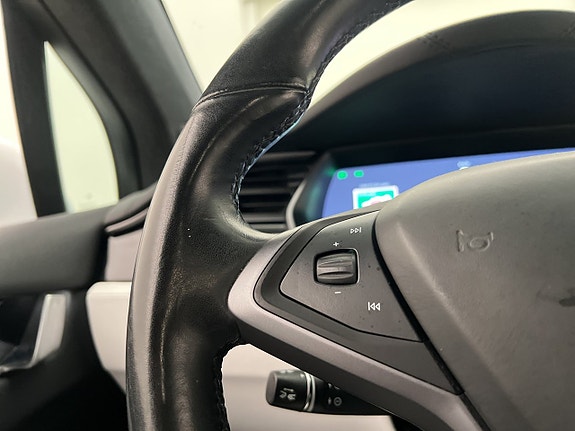 Tesla Model X 24 of 30