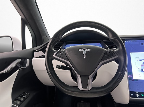 Tesla Model X 16 of 30