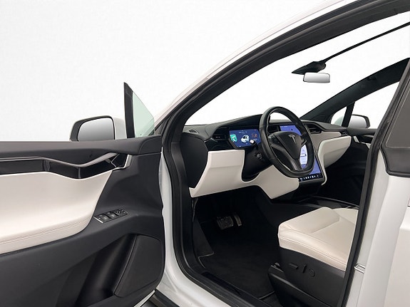 Tesla Model X 13 of 30