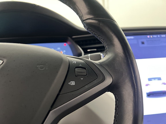 Tesla Model X 25 of 30