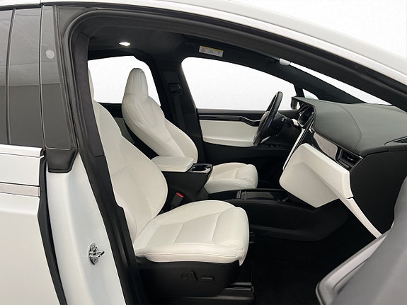 Tesla Model X 17 of 30