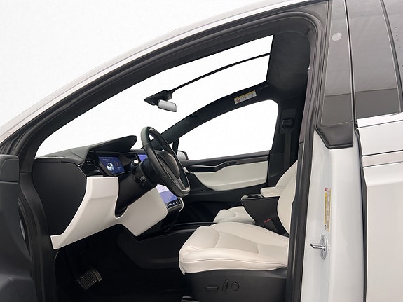 Tesla Model X 14 of 30