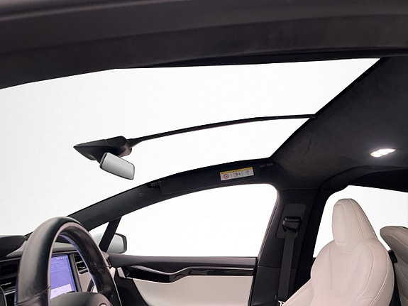 Tesla Model X 21 of 30