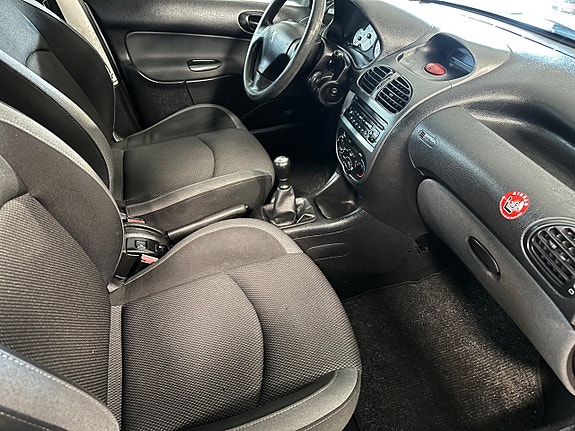 Peugeot 206 8 of 10