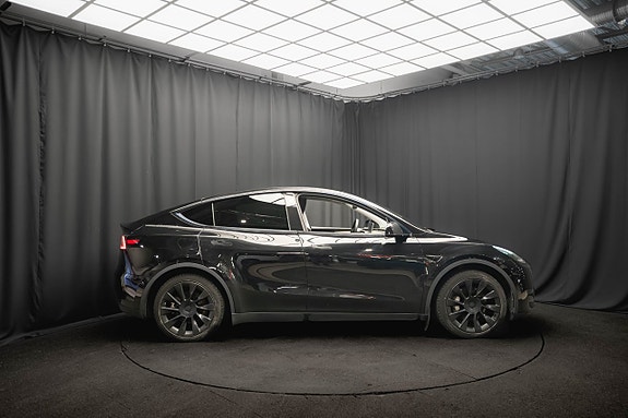 Tesla Model Y 6 of 22