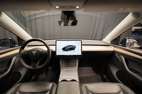 Tesla Model Y 13 of 22