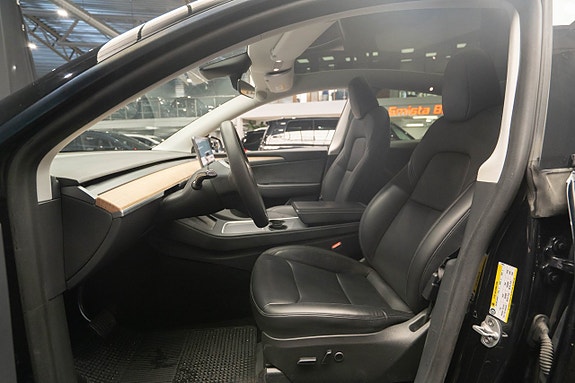 Tesla Model Y 15 of 22