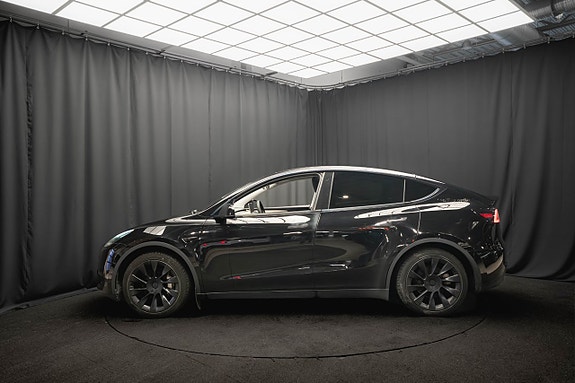 Tesla Model Y 10 of 22