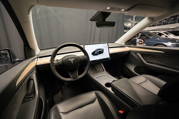 Tesla Model Y 11 of 22