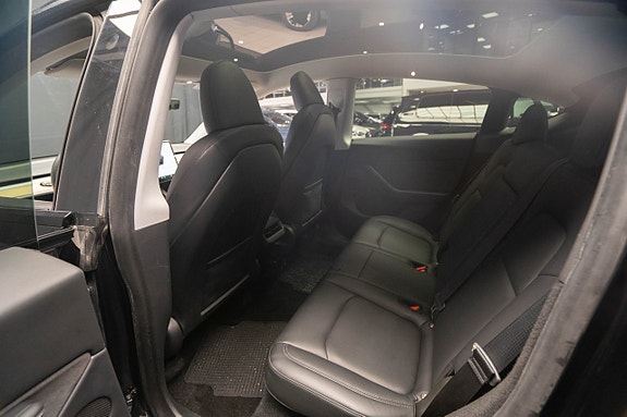 Tesla Model Y 18 of 22
