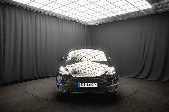 Tesla Model Y 4 of 22