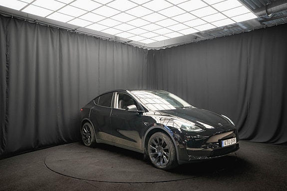 Tesla Model Y 5 of 22