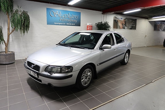 Volvo S60 2 of 6