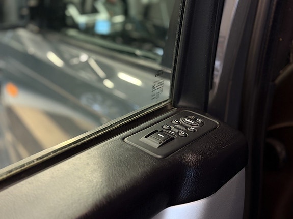 Land Rover Range Rover Sport 14 of 27